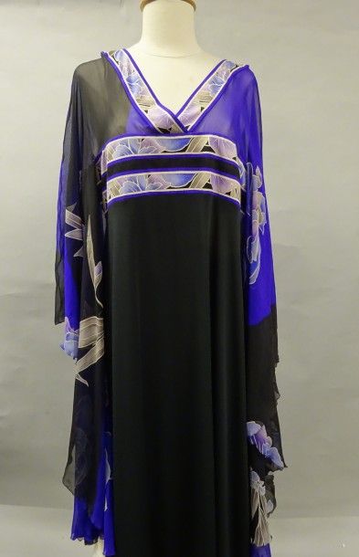 LEONARD
Grande robe style kimono noire à...