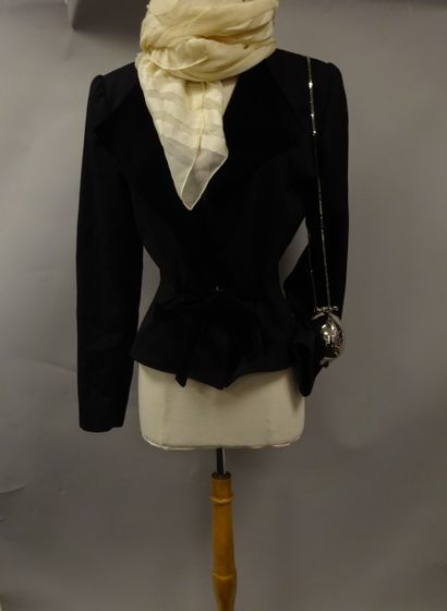 UNGARO ou YVES SAINT LAURENT
Lot comprenant...