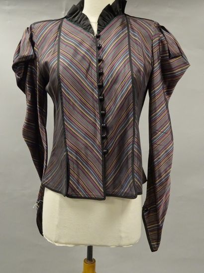 Pierre BALMAIN
Veste de femme à larges épaules...