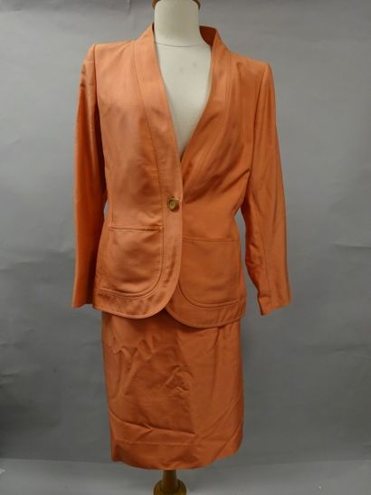 Yves Saint LAURENT
Tailleur jupe en soie...