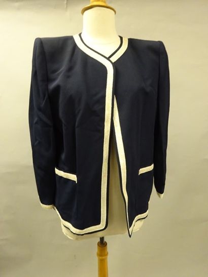 Yves Saint LAURENT
Veste courte de dame bleu...