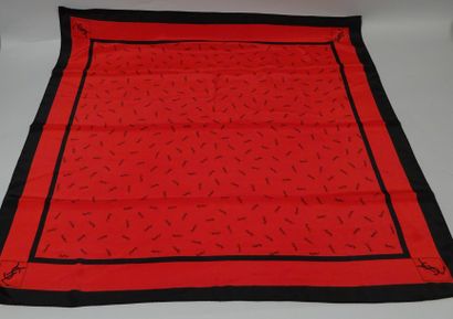 Yves Saint LAURENT
Foulard en mousseline...