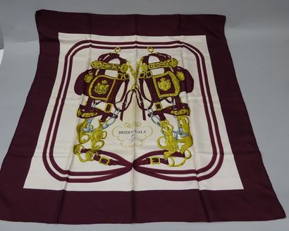 HERMES Paris
Carré en twill de soie. 

Titré...