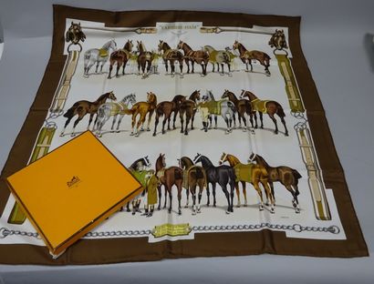 HERMES Paris
Carré en twill de soie. 

Titré...