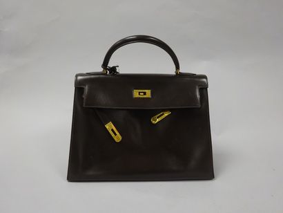 HERMES Paris
Sac à main modèle Kelly 32 cm...