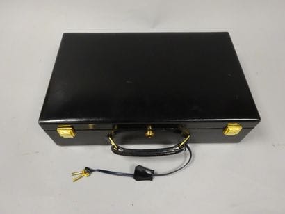 HERMES Paris
Mallette rigide en box noir...