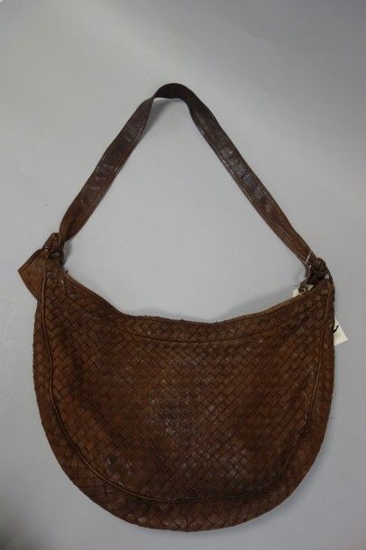 BOTTEGA VENETA
Sac de forme demi-lune en...