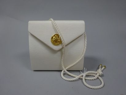 Nina RICCI
Petit sac du soir rigide en soie...