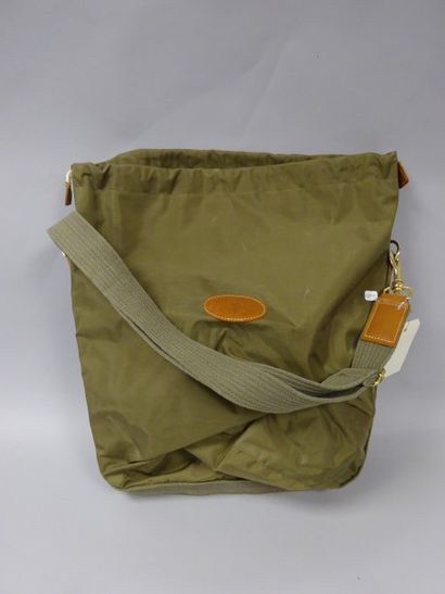 LONGCHAMP
Sac à bandoulière en toile ver...