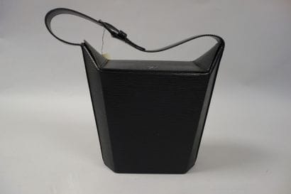 LOUIS VUITTON
Sac modèle Seau, en cuir épi...