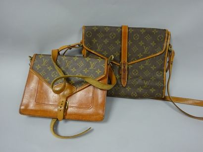 LOUIS VUITTON
Lot de deux sacs en toile Monogram...