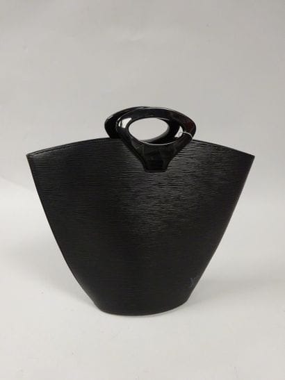 LOUIS VUITTON
Sac cabas rigide en cuir épis...