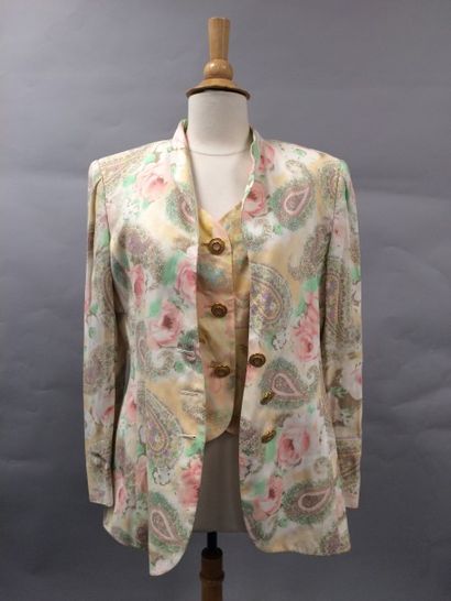 UNGARO
Veste et gilet à motifs de roses.