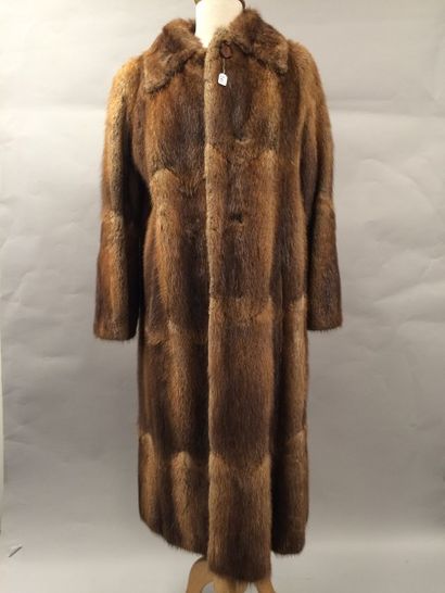 Manteau de fourrure 3/4, col et fermeture...