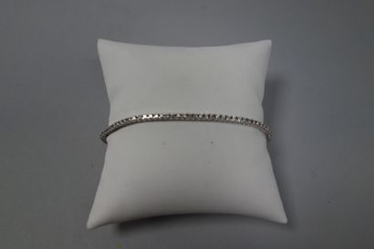 Bracelet ligne articulé en or blanc (585)...