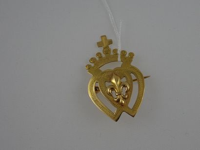 Broche en or jaune (750) à motifs de coeurs...