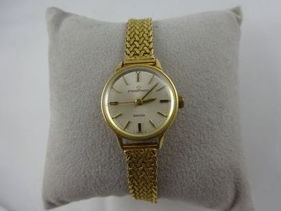 ETERNA MATIC
Montre bracelet de dame en or...