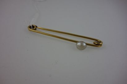 Broche épingle en or jaune (750) ornée d'une...