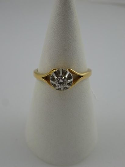 Bague en or jaune (750) et platine (950)...