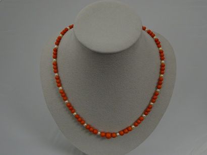 Collier de perles de culture blanches et...