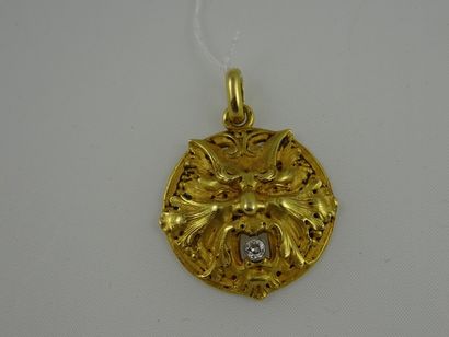 Pendentif en or jaune (750) à décor d'un...