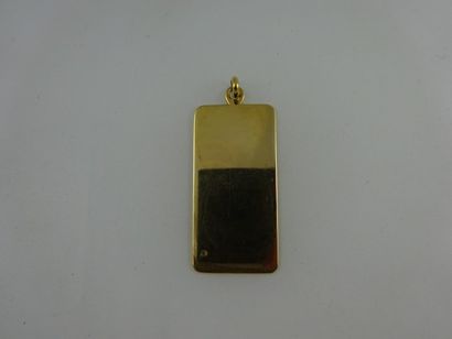 CARTIER
Pendentif plaque en or jaune (750).

Signé.

Poids:...