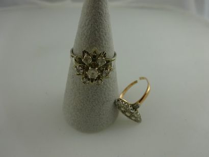 Bague en or gris (750) ornée de pierres blanches.

Poids...
