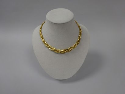 Collier ras de cou en or jaune (750) à trois...