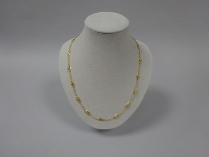 Collier en or jaune (750) à maillons ovales...
