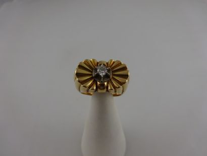 Bague en or jaune (750) et platine (950)...