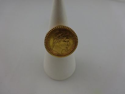 Bague en or jaune 750 (ER) ornée d'une pièce...