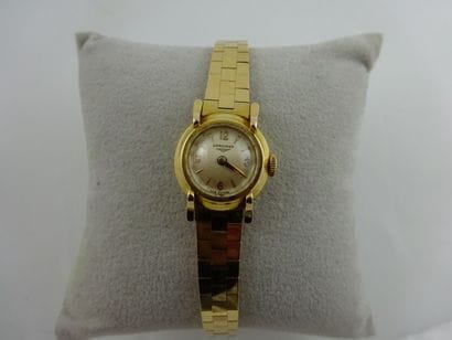 LONGINES 
Montre bracelet de dame en or jaune...