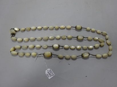 Sautoir en argent (925) formé de billes de...
