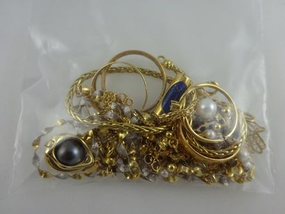 Lot de petits bijoux en or jaune (750 et...