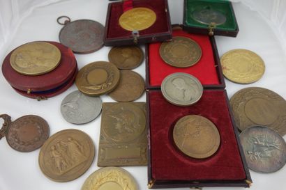 Lot de médailles de sociétés de tir dont:...