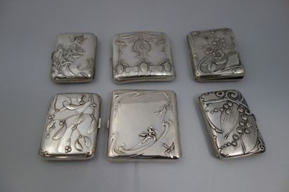 Ensemble de six étuis à cigarettes en argent...