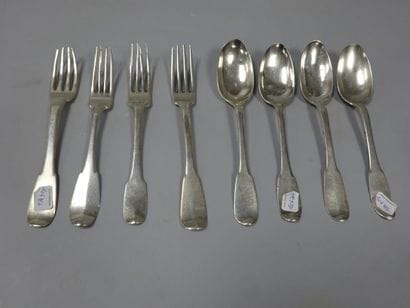 Lot de quatre fourchettes et quatre cuillères...