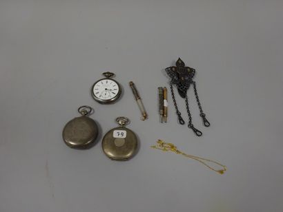 Trois montres de gousset :

- 2 en argent...