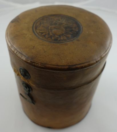Etui cylindrique de voyage pour timbale,...