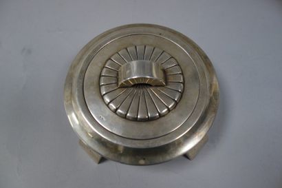 Petite coupe couverte quadripode en argent...