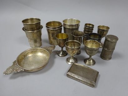 Lot de pièces en argent (925 et 800) comprenant:...