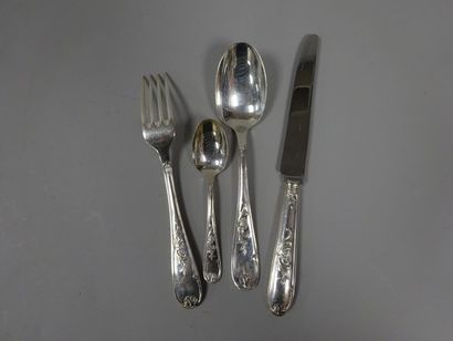 Partie de ménagère en métal argenté, modèle...