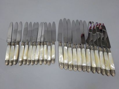Partie de coutellerie en métal, manches en...