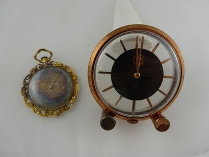 Montre de col en or jaune (750) à motifs...