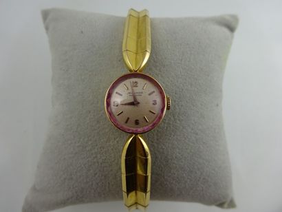 MOVADO 
Montre bracelet de dame en or jaune...