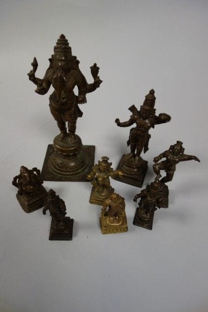 Ensemble de huit statuettes de divinités...