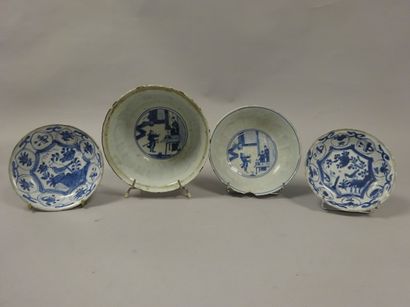 CHINE

Trois coupes et un bol sur talon en...