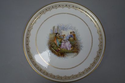 SEVRES

Plat circulaire en porcelaine blanche...