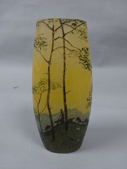 LEGRAS


Vase rouleau en verre dégagé à l'acide...