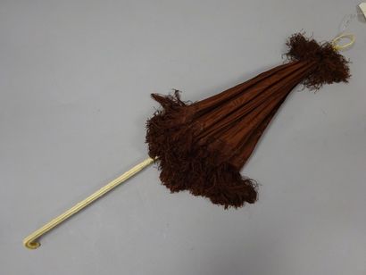Petite ombrelle en tissu et soie à manche...